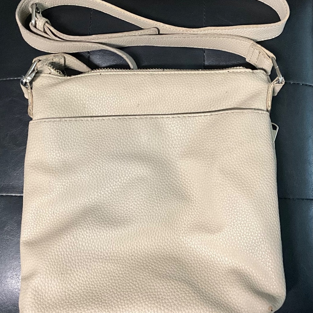 STEVE MADDEN Light Grey Crossbody Messenger Bag- Quilted Faux Leather - Picture 2 of 11